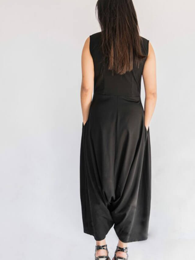 Sleeveless v-neck jumpsuit