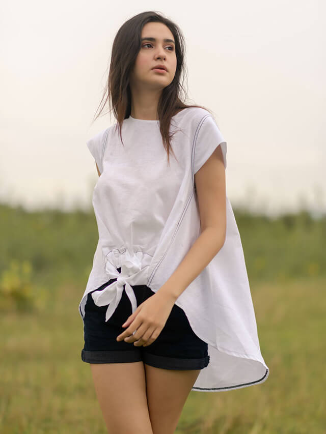 Sassystripes white high low knot top