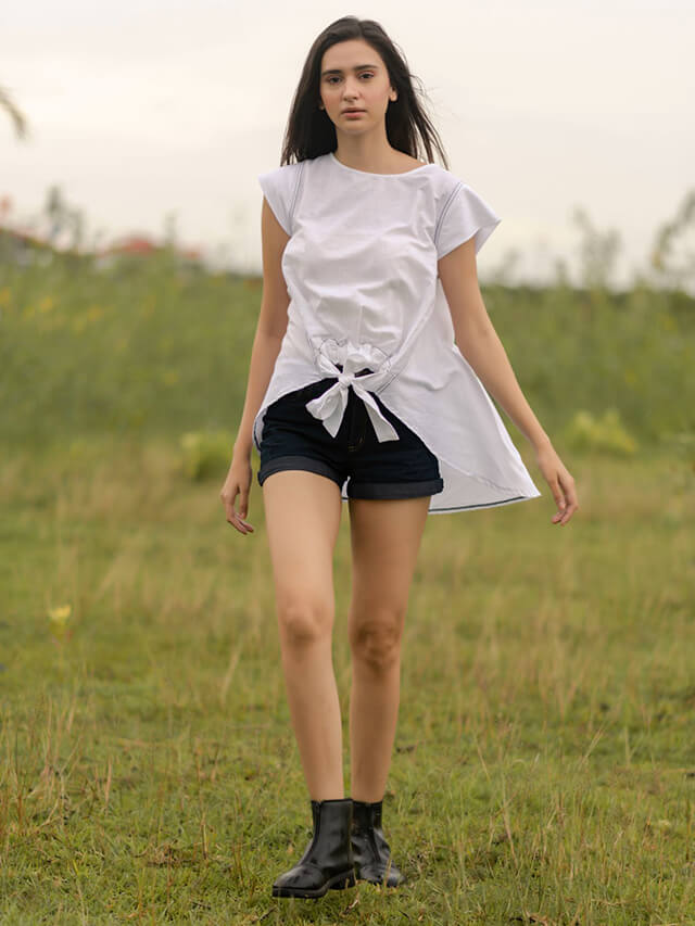 Sassystripes white high low knot top