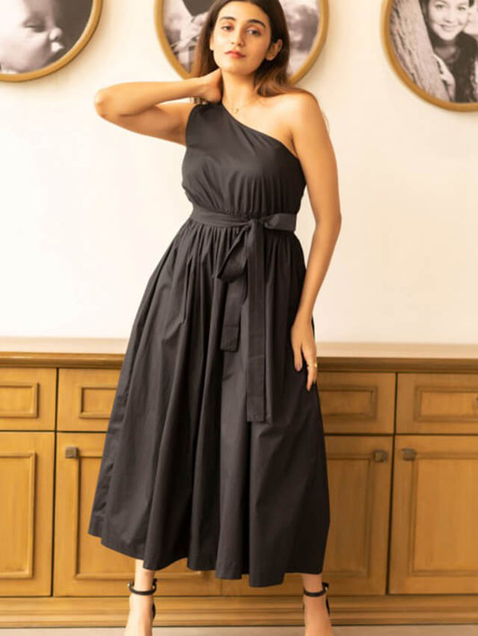 One side shoulder black assymetrical dress with a belt