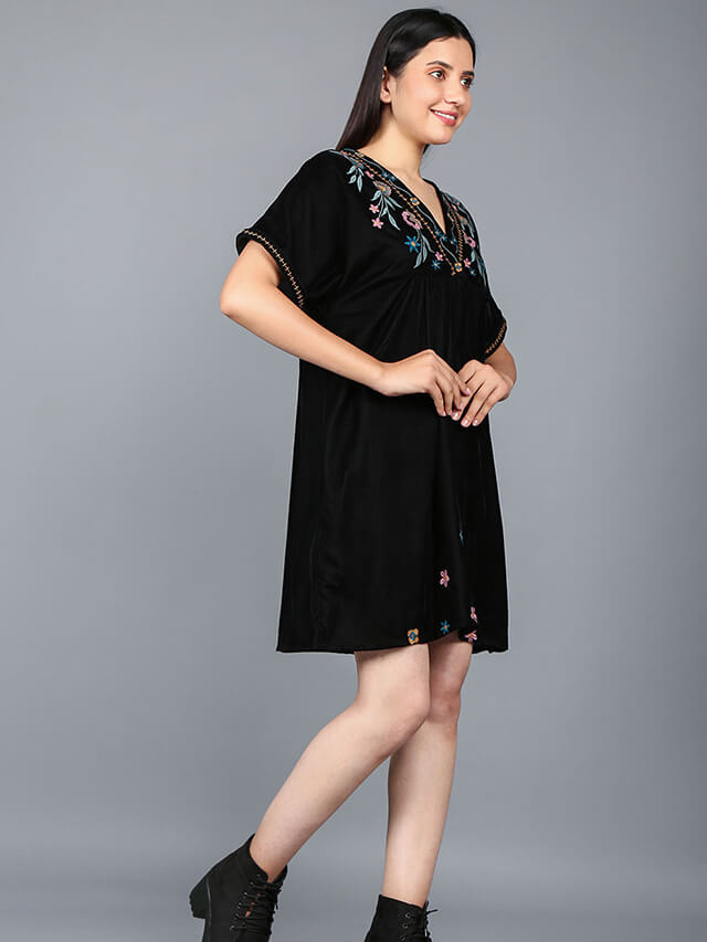 Multi-coloured flower motifs adorn the V-neckline of this chic short dress