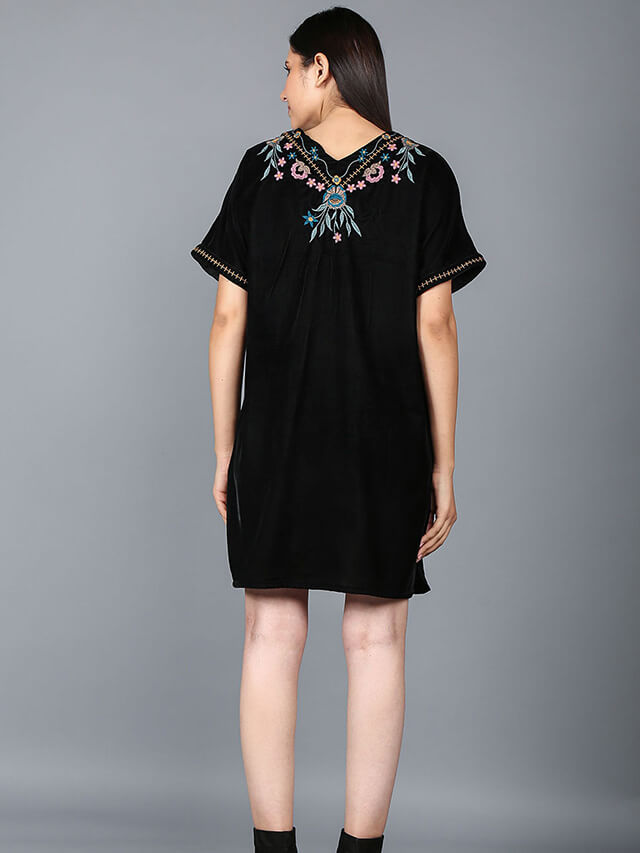 Multi-coloured flower motifs adorn the V-neckline of this chic short dress