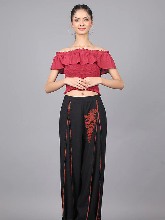 The single tone floral embroidery flex pants