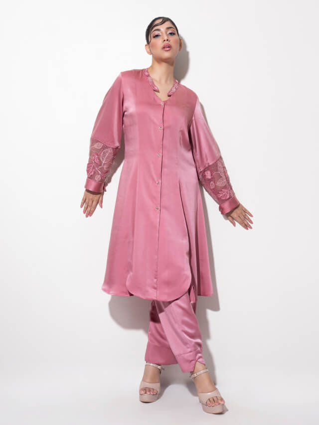 Lantern Sleeve Embroidered Panelled Kurta